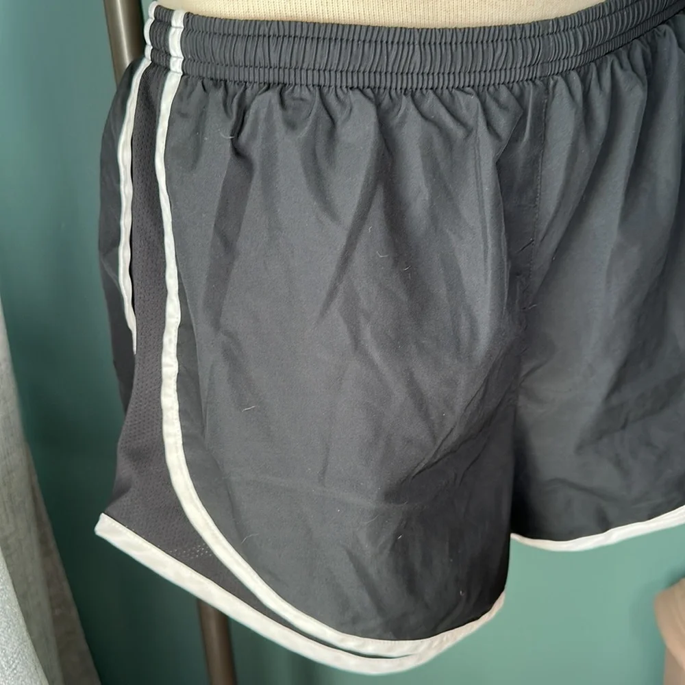 Nike Dri Fit shorts size medium black - Picture 3 of 4